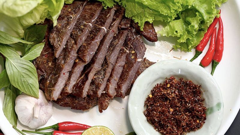 Bò một nắng muối kiến vàng đặc sản Phú Yên