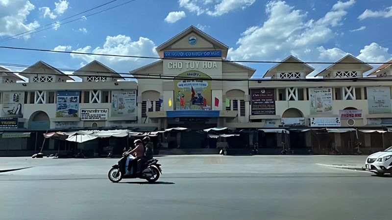 Chợ Tuy Hòa tọa lạc ngay trung tâm thành phố Phú Yên