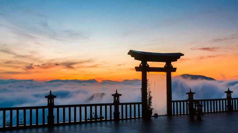 Săn mây sáng sớm ở chùa Linh Quy Pháp Ấn