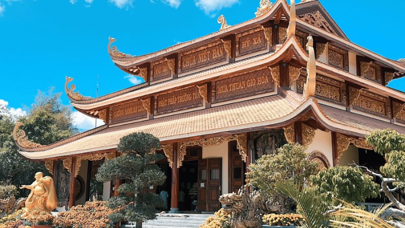 Nên đi chùa Niết Bàn Bảo Lộc vào thời gian nào