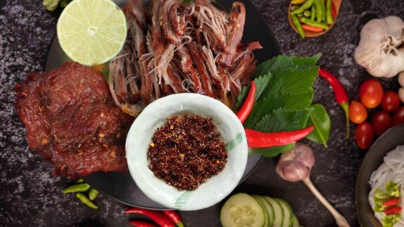 Bò một nắng muối kiến vàng 