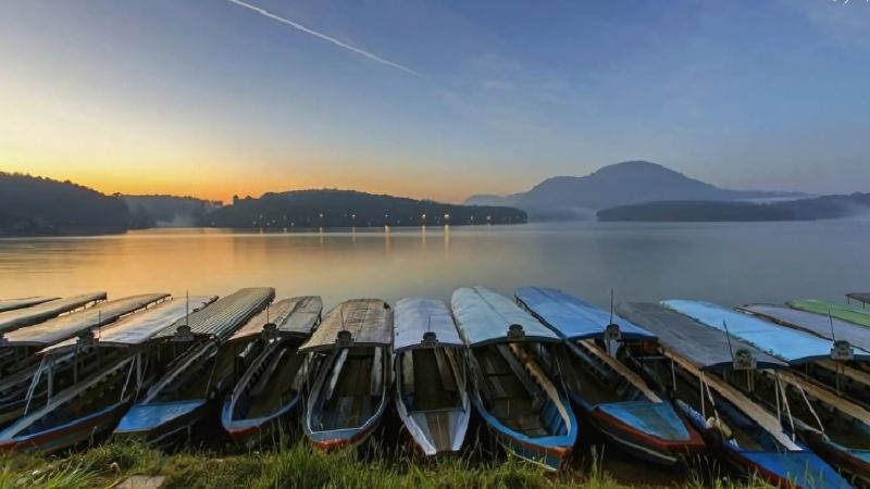 Ngắm bình minh và hoàng hôn tại hồ Nam Phương
