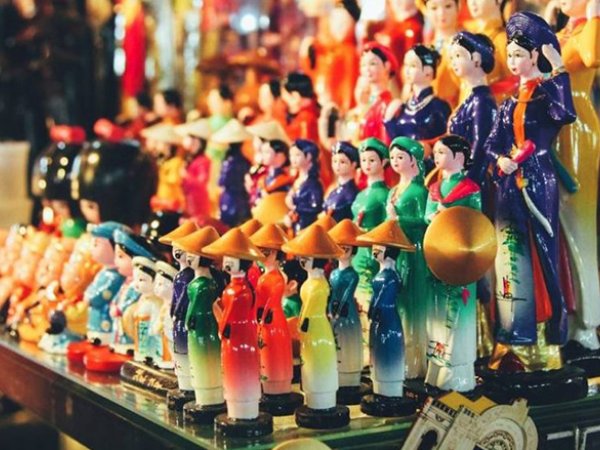 Thỏa sức mua sắm với nhiều loại hàng hóa phong phú tại chợ Bến Thành 