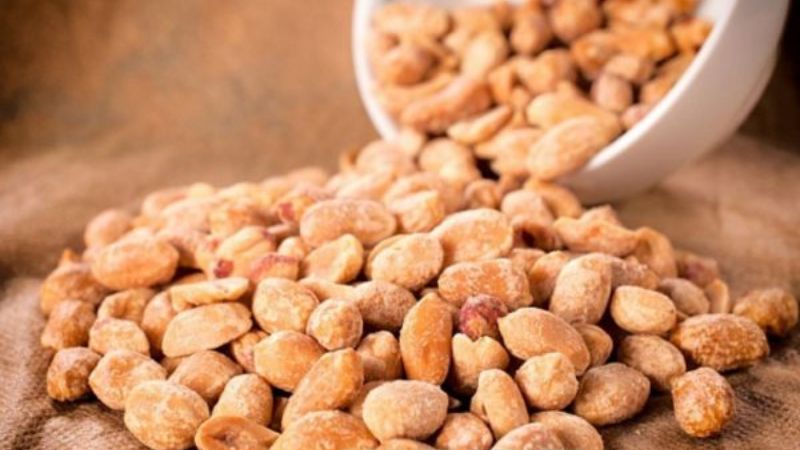 Đặc sản Hà Nội làm quà lạc rang húng lìu