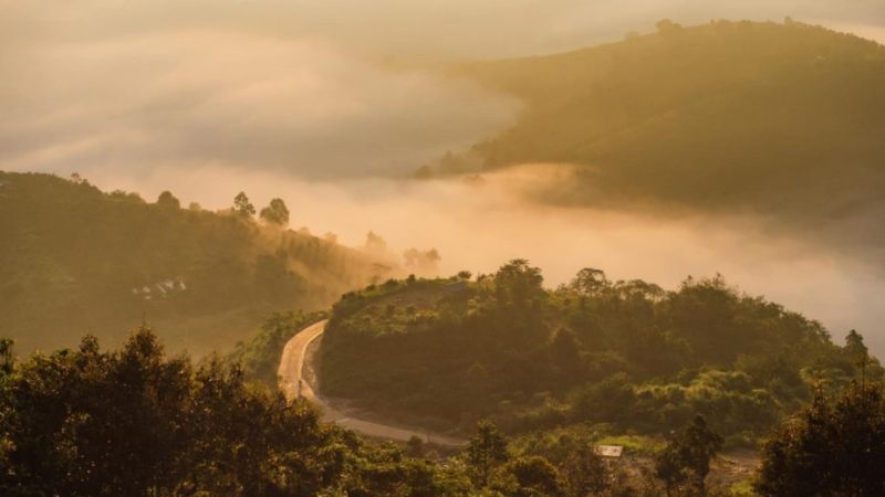 Đường di chuyển tới đồi Bát Úp