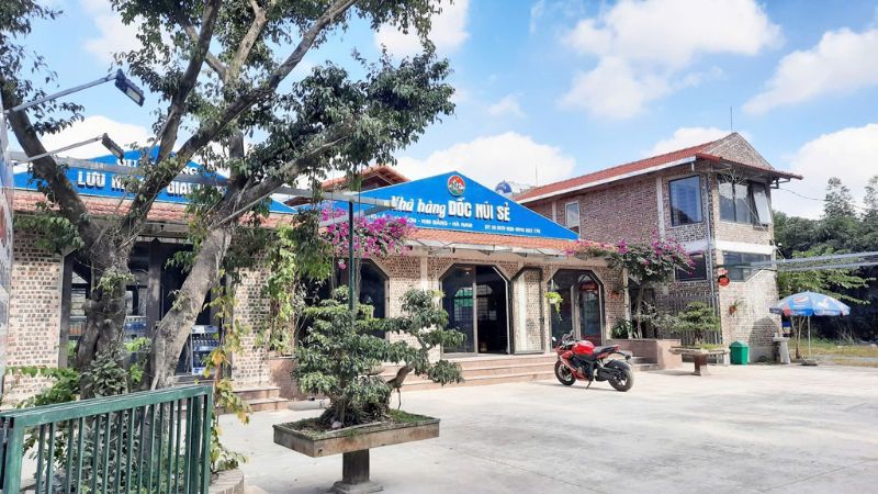 Nhà Hàng Dốc Núi Sẻ