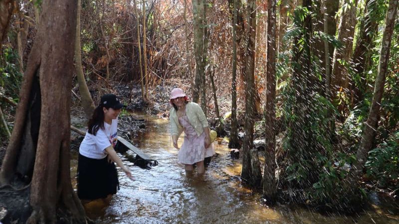 Suối nước nóng Bưng Thị