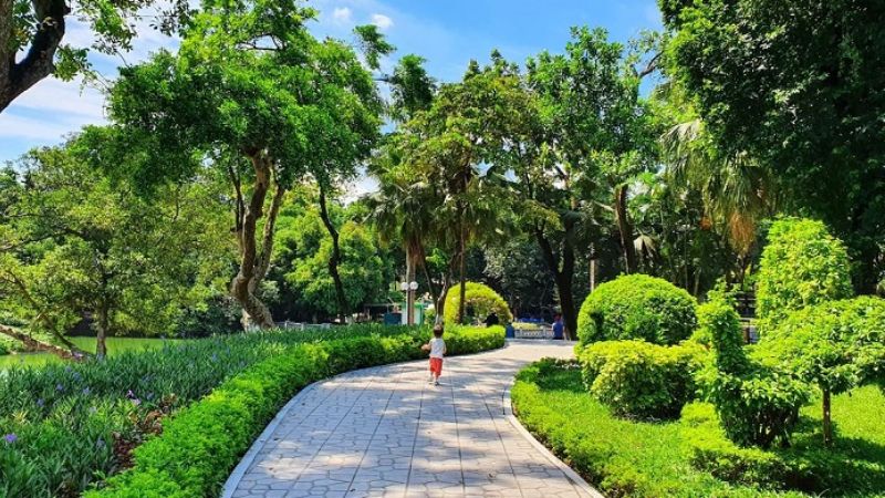 Khung cảnh bên trong công viên Thủ Lệ