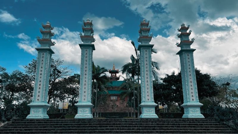 Quang cảnh chùa Hoa Nghiêm Bảo Lâm