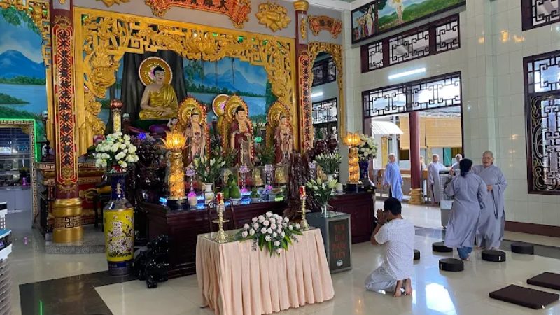 Ban thờ Đức Phật Dược Sư