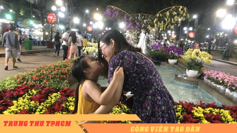 Công viên Tao Đàn là một trong những địa điểm vui chơi trung thu ở TPHCM