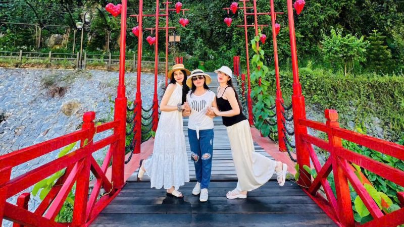 Cầu Kiều khu du lịch Cổng trời Đông Giang