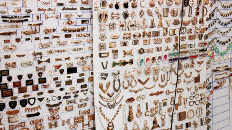 Chợ Đại Quang Minh bán phụ kiện thời trang