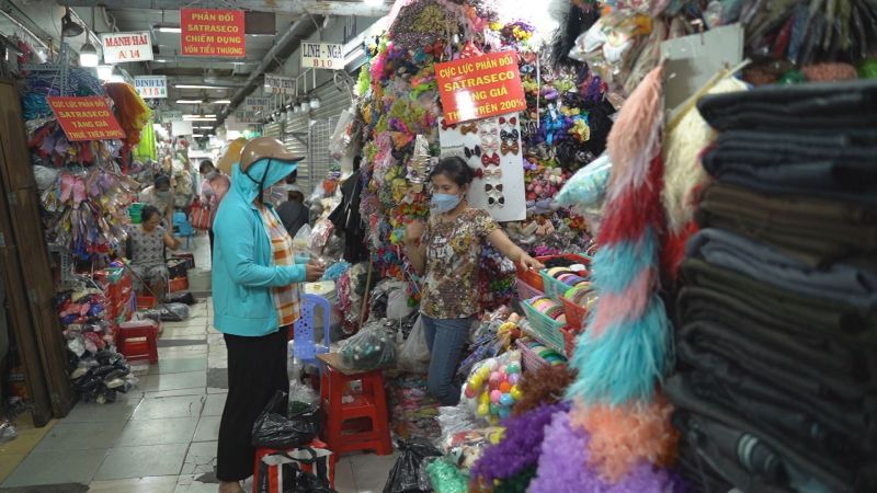 Bên trong chợ Đại Quang Minh 