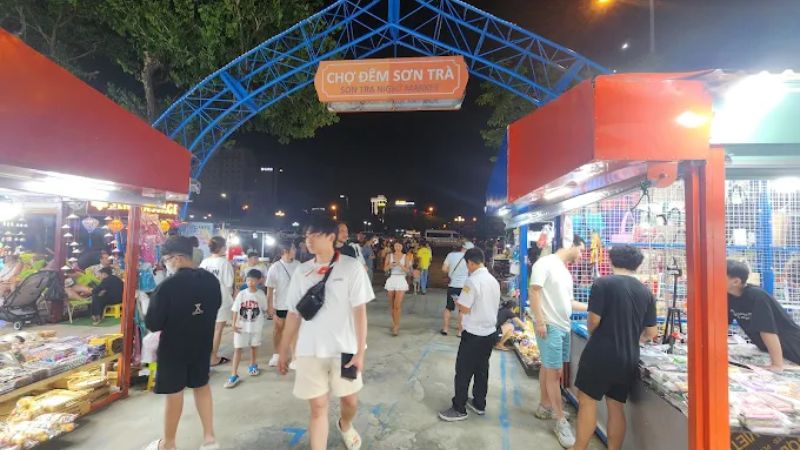 Dạo chơi tại chợ đêm Đà Nẵng Sơn Trà