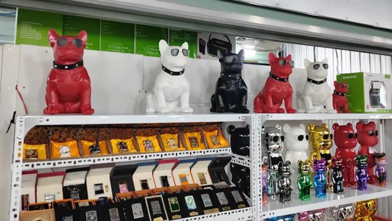 Đồ lưu niệm tại chợ Sơn Trà