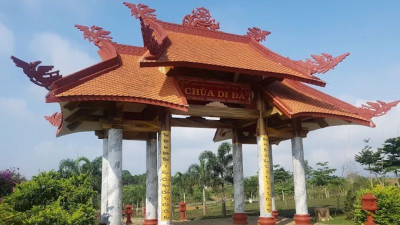 Cổng chùa Di Đà