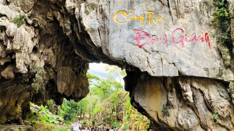Cổng trời Đông Giang có nhiều hang động đẹp