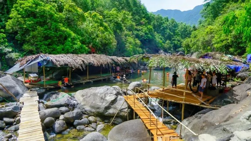 Thác Nhị Hồ có cảnh đẹp hấp dẫn