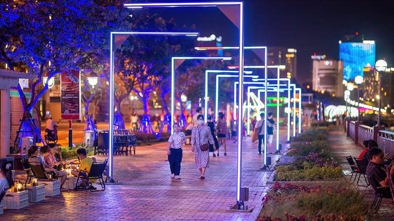 Chợ đêm Bạch Đằng 