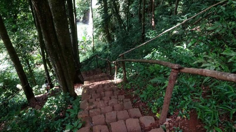 Đường xuống Thác Pa Sỹ Kon Tum