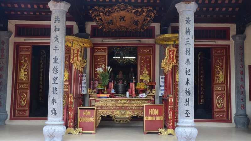 Khu vực chính của đền Lư Giang