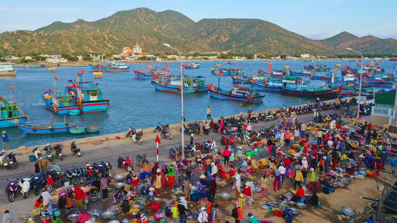 Chợ Nại là một địa điểm mua sắm và thưởng thức ẩm thực địa phương nổi tiếng ở Ninh Thuận