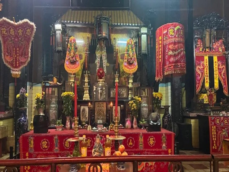 Không gian bên trong Chùa Khánh Vân Nam Viện