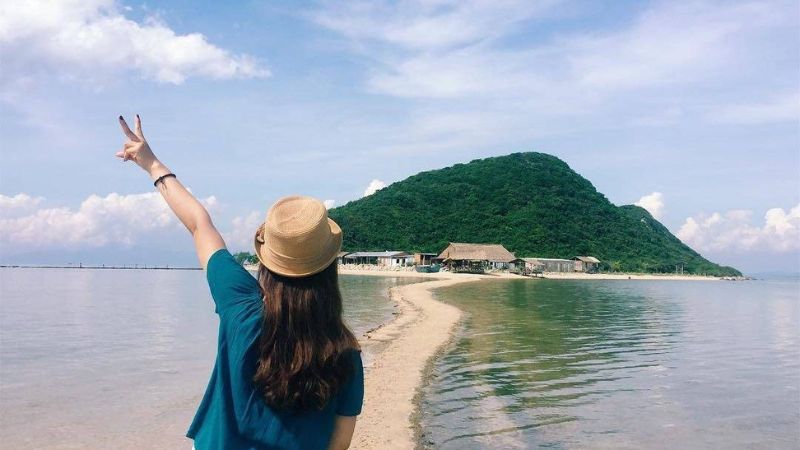 đường đi bộ dưới biển độc đáo của Nhất Tự Sơn