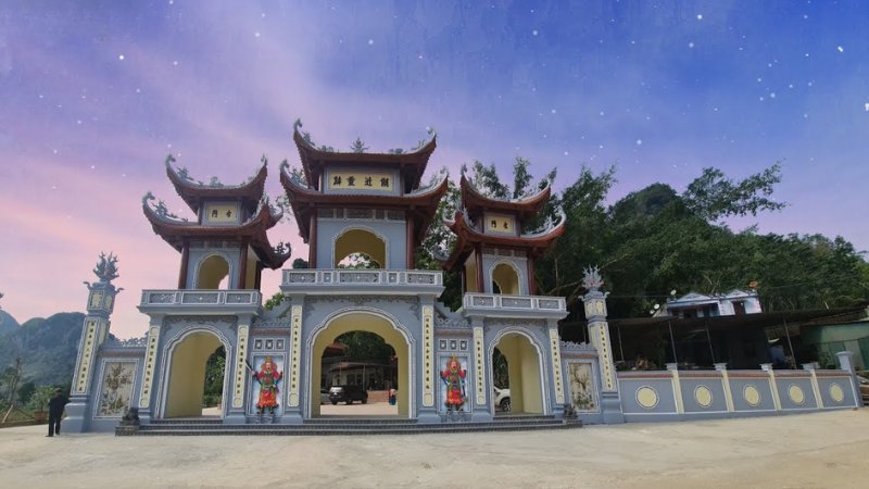 Cổng Tam quan Đền Chầu Mười Đồng Mỏ