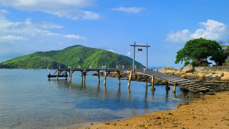 Dạo chơi bãi biển Nhất Tự Sơn