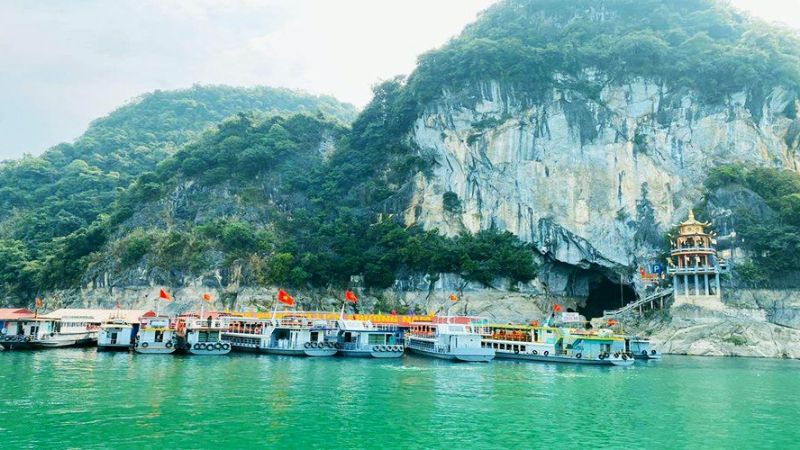 Đền Bà Chúa Thác Bờ có cảnh quan tuyệt đẹp