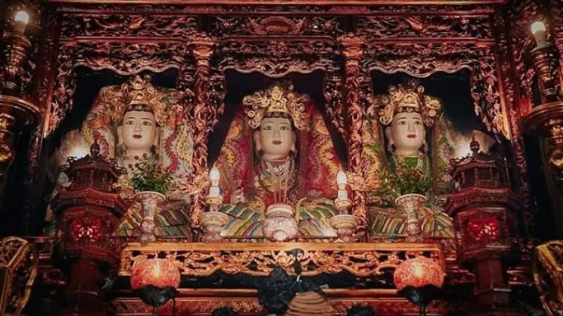 Đền là nơi thờ chính của Chầu Mười Đồng Mỏ