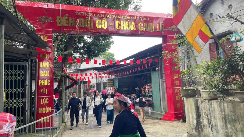 Đi lễ Đền Đôi Cô Cam Đường