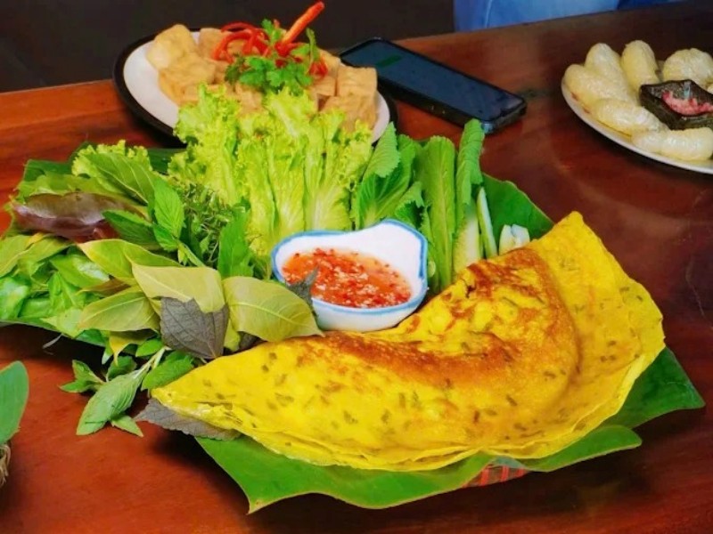 Bánh xèo Tây Bắc tại khu nghỉ dưỡng Thiền Tâm Đồng Nai