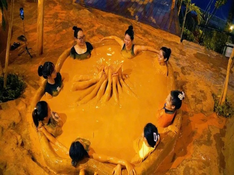 Khu tắm bùn khoáng và hồ bơi thảo dược Thiền Tâm