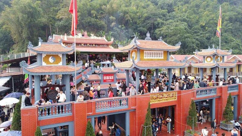 Thời điểm thích hợp để đến đền Bà Chúa Thác Bờ