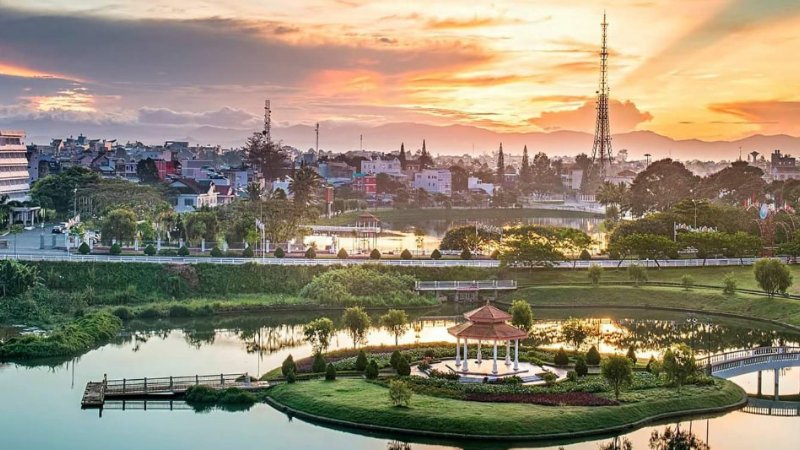 Ngắm bình minh và hoàng hôn tại Hồ Bảo Lộc