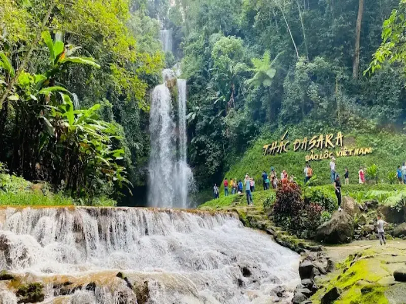 khung cảnh Th&aacute;c Dasara tuyệt đẹp, mang lại trải nghiệm đầy th&uacute; vị