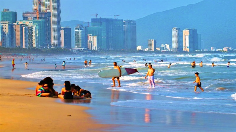 Bãi T20 có nước sâu và sóng to nên bạn tuyệt đối phải tuân thủ biển báo