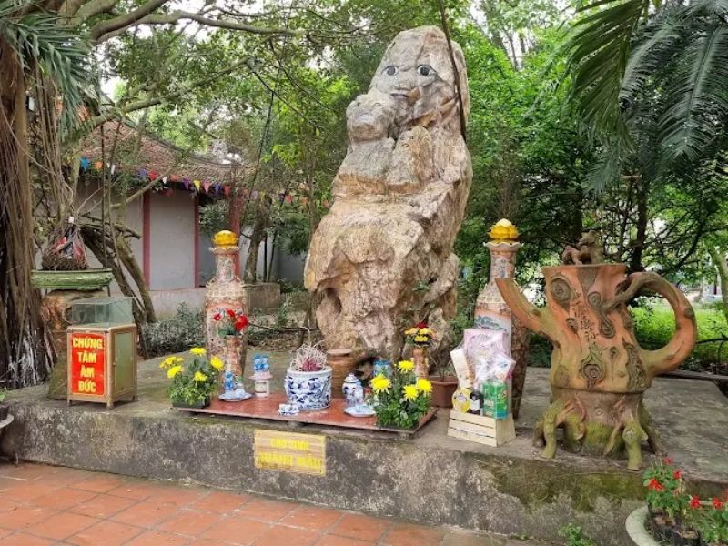 Đến Đền B&agrave; Ch&uacute;a Vực để cầu nguyện hầu hết c&aacute;c kh&iacute;a cạnh trong cuộc sống