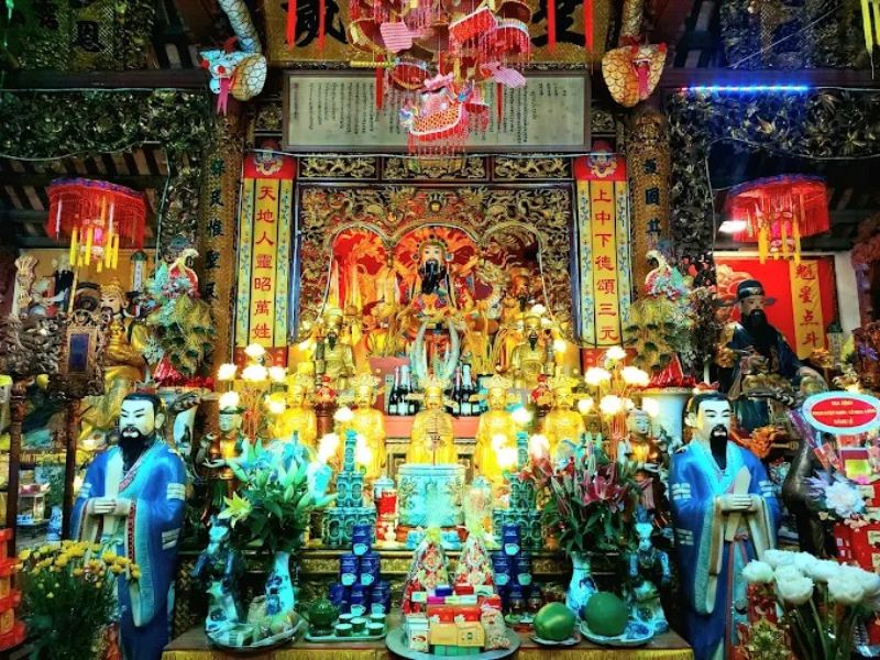 Bạn c&oacute; thể đi lễ Đền B&agrave; Ch&uacute;a Vực c&aacute;c ng&agrave;y trong năm