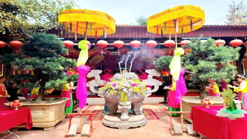 Đền Cô Bé Suối Ngang