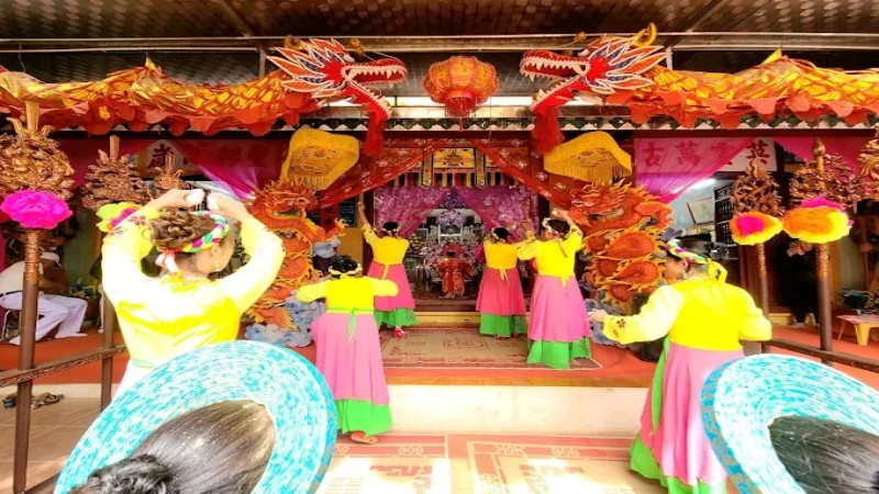 Đền Suối Ngang hay Cô Bé Suối Ngang được xếp hạng Di tích kiến trúc nghệ thuật cấp tỉnh theo Quyết định số 41 ngày 02/10/2002