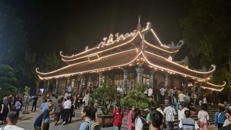 Hội ch&iacute;nh của đền được tổ chức v&agrave;o ng&agrave;y M&atilde;o đầu ti&ecirc;n của năm &acirc;m lịch