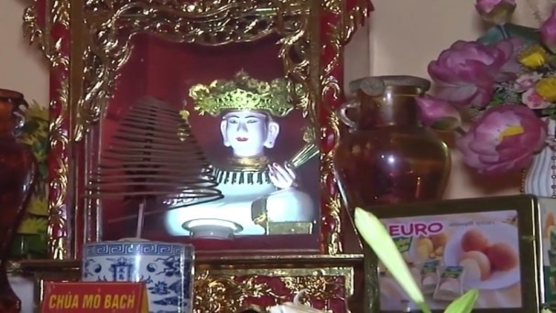 Đền Mỏ Bạch l&agrave; đền thờ ch&iacute;nh của Chầu Bảy Kim Giao