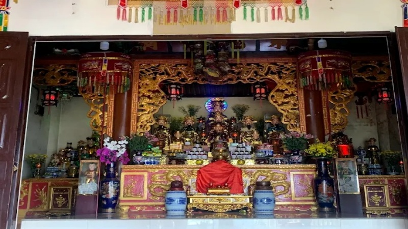 Việc cầu lô đề, số má tại Đền Ông Hoàng Bảy Bảo Hà được coi là mê tín dị đoan và bị nghiêm cấm tại di tích này