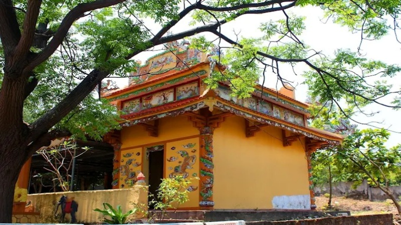 Kiến tr&uacute;c b&ecirc;n ngo&agrave;i Đền Qu&aacute;n Ch&aacute;o