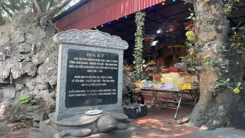 Sự t&iacute;ch đền Qu&aacute;n Ch&aacute;o gắn liền với truyền thuyết về sự hiển linh của Th&aacute;nh Mẫu Liễu Hạnh gi&uacute;p đỡ nghĩa qu&acirc;n T&acirc;y Sơn