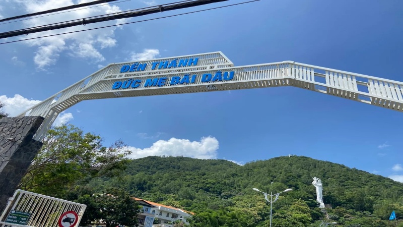 Đền mở cửa từ 4:00 sáng đến 9:30 tối hàng ngày